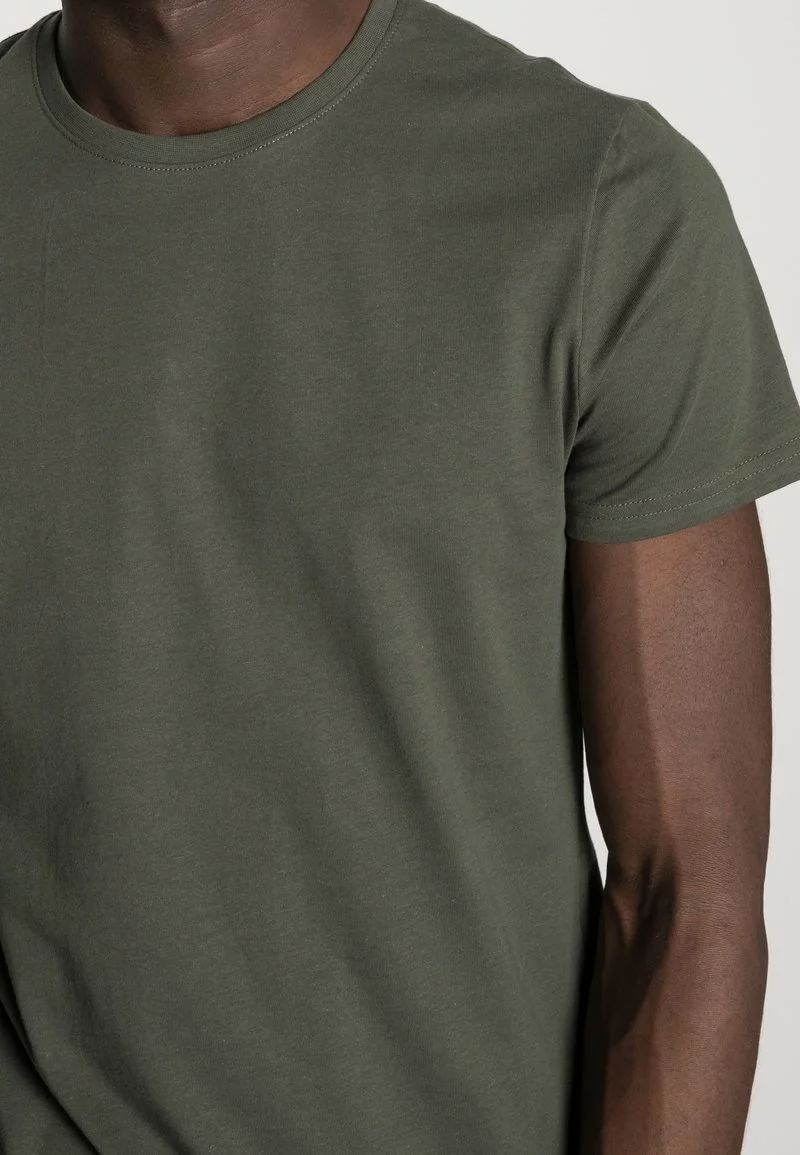 Pier One Uomo 3 PACK - T-shirt Basic - Black/grey/green - immagine 7